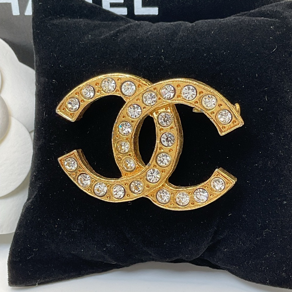 CHANEL CC Logo Rhinestone Brooch - Picture 4 of 11